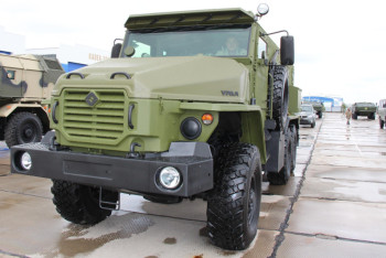 Фотография к новости: В Семее мошенник торговал военной техникой