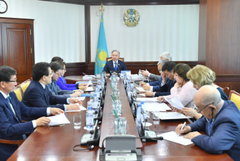 Фотография к новости: Нигматулин провел заседание Бюро Мажилиса  