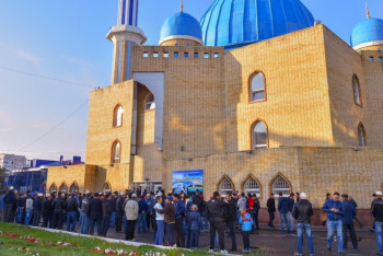 Фотография к новости: В 73 мечетях СКО организовали благотворительные обеды для малоимущих 