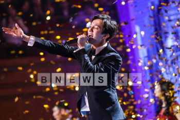 Фотография к новости: Ева Лонгория пригласила Димаша Кудайбергенова на ужин в Париже