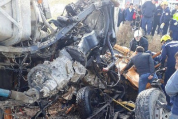 Фотография к новости: В Шымкенте столкнулись электровоз и грузовик