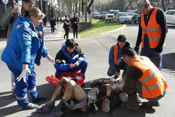 Фотография к новости: В Алматы рабочего ударило током на глазах у прохожих