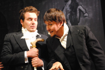 Фотография к новости: Актерам семейского театра-юбиляра подарили квартиры