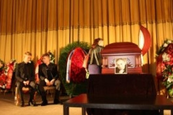 Фотография к новости: В Москве простились с Владимиром Толоконниковым