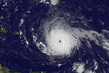 Фотография к новости: Ураган «Ирма» разрушает Карибские острова