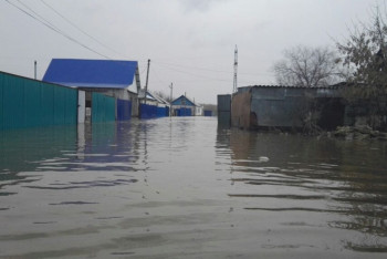 Фотография к новости: В Актобе уровень воды превысил все исторические отметки