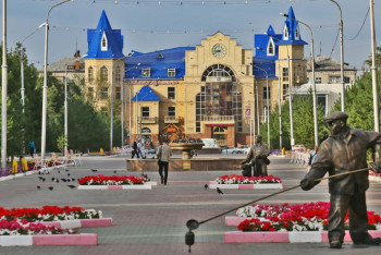 Фотография к новости: Весьма необычная скульптура смутила жителей Костаная