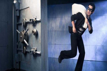 Фотография к новости: В один из банков Алматы проникли неизвестные