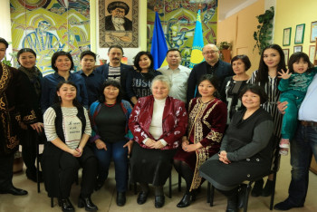 Фотография к новости: В Киеве открылся клуб по изучению казахского языка