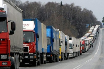 Фотография к новости: Ряд транспортных нарушений выявлен на кыргызской границе