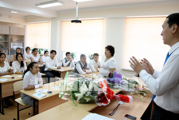 Фотография к новости: МОН РК прокомментировало слухи о продлении учебного года для 11-классников