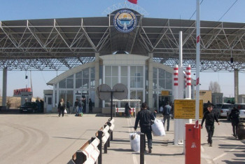 Фотография к новости: Операция на казахстанско-кыргызской границе: усилен досмотр лиц, транспорта и грузов 