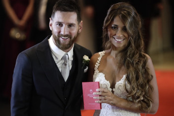 Фотография к новости: Звезда мирового футбола Месси женился на подруге детства