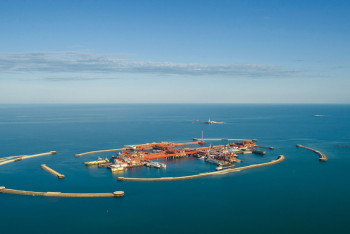 Фотография к новости: Сагинтаев совершил облет морских объектов Кашагана