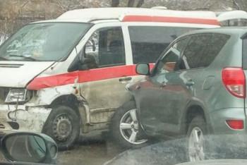 Фотография к новости: ДТП с участием автомобиля скорой помощи произошло в Алматы