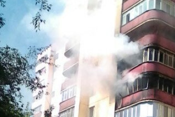 Фотография к новости: В Алматы эвакуируют людей из загоревшейся многоэтажки