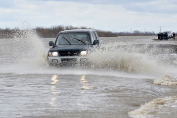 Фотография к новости: В некоторых областях РК из-за паводков введено ограничение движения