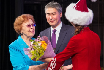 Фотография к новости: Лучшим медицинским работникам столицы вручили ключи от квартир