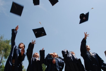 Фотография к новости: Президентская стипендия под угрозой, или Кто назвал болашаковцев баранами?