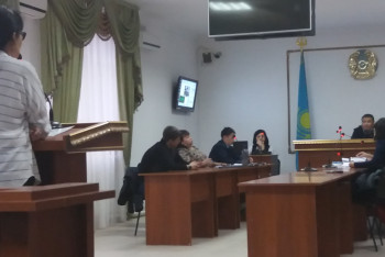 Фотография к новости: Обвиняемый в вымогательстве подполковник КНБ отрицает свою вину