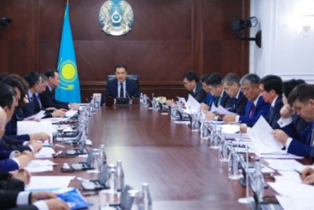 Фотография к новости: Сагинтаев впервые провел заседание Нацкомиссии по переходу на латиницу