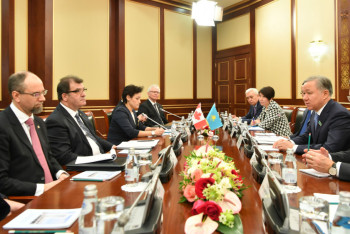 Фотография к новости: Н.Нигматулин и канадские парламентарии договорились о наращивании межпарламентского диалога