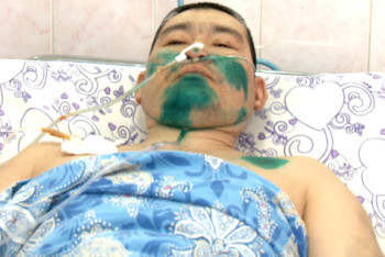 Фотография к новости: Павлодарского полицейского, спасшего 18 детей, отключили от аппарата вентиляции легких