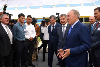 Фотография к новости: Президент РК осмотрел молочно-товарную ферму в ВКО