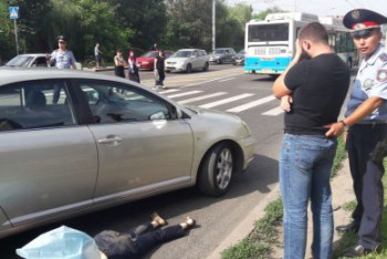 Фотография к новости: В Алматы водитель насмерть сбил девушку и попытался скрыться с места ДТП