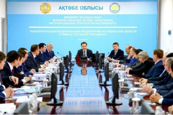 Фотография к новости: Б.Сагинтаев обсудил техмодернизацию с работниками промпредприятий Актюбинской области