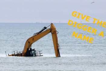 Фотография к новости: Экскаватор намертво застрял посреди моря