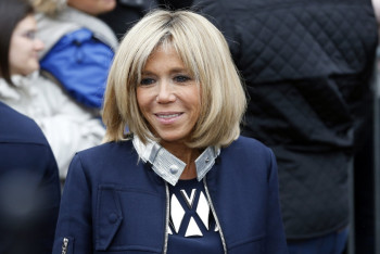 Фотография к новости: Французы выступили против присвоения статуса первой леди жене Макрона