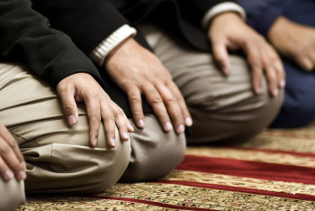 Фотография к новости: Мошенники выдавали себя за имамов на рынке Астаны