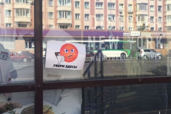 Фотография к новости: На зданиях Астаны появились наклейки со смайликами