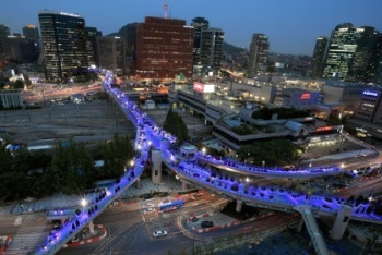 Фотография к новости: Казахстанец разбился насмерть в парке Сеула