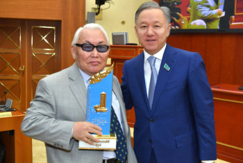 Фотография к новости: Н.Нигматулин поблагодарил журналистов за всестороннее освещение деятельности Мажилиса