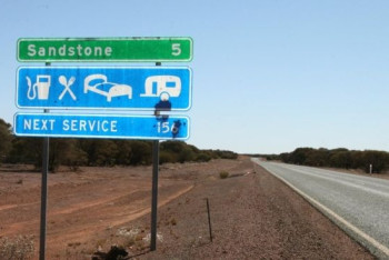 Фотография к новости: Австралийский мальчик пытался пересечь континент на машине