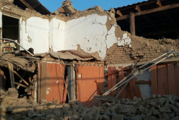 Фотография к новости: Появилось видео спасения младенца из под завалов дома в Шымкенте (ВИДЕО)