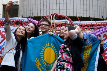 Фотография к новости: Почему казахстанские студенты едут на учебу в Китай, рассказал консул КНР в Алматы