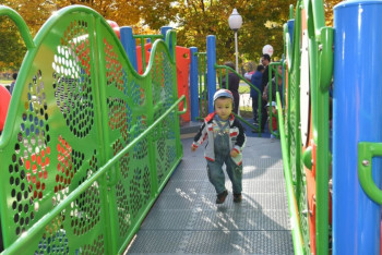 Фотография к новости: Впервые в Казахстане в Алматы появилась детская инклюзивная площадка