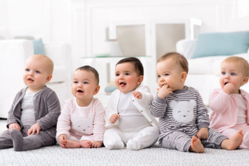 Фотография к новости: В Британии изобрели растущую вместе с детьми одежду