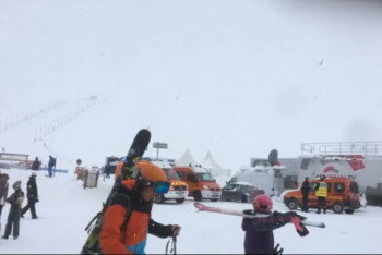Фотография к новости: Во время схода лавины во Французских Альпах, под снегом оказались около 10 человек
