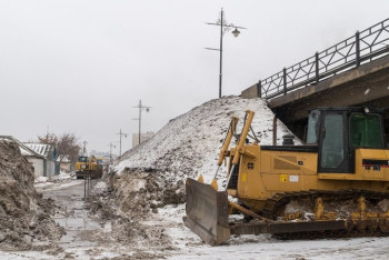 Фотография к новости: В Уральске ремонт моста вызвал дорожный коллапс