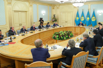 Фотография к новости: Н.Назарбаев на встрече с нобелевскими лауреатами поговорил об ЭКСПО, США и Катаре