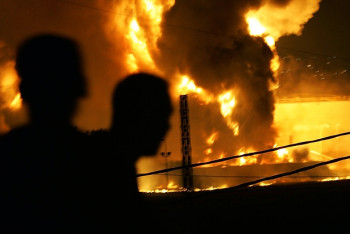 Фотография к новости: Из-за возгорания цистерны с топливом в Пакистане погибли 123 человека