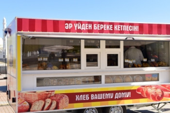 Фотография к новости: Уличных торговцев Астаны «оденут» в спецодежду