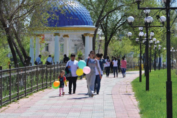 Фотография к новости: На одного госслужащего в ЮКО приходится 650 получателей услуг в день