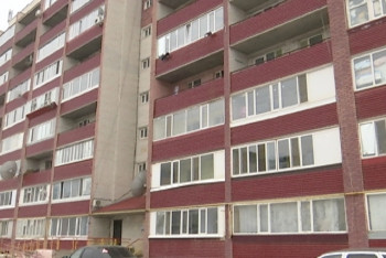 Фотография к новости: В Уральске жители дома для пострадавших от паводка будут судиться с ЖКХ