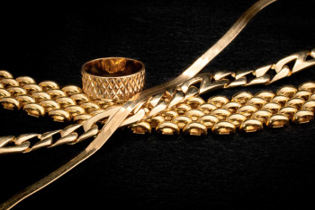 Фотография к новости: В ЮКО пресечена торговля некачественными ювелирными изделиями из Кыргызстана