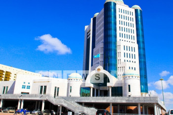 Фотография к новости: Новым депутатам Сената вручены удостоверения